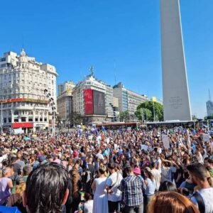 Argentina marcha contra el PASE SANITARIO DEFENDIENDO LA LIBERTAD