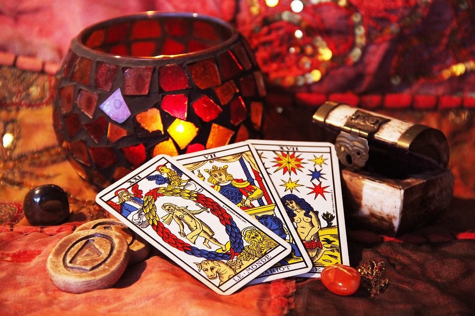 The Power of Tarot. Understanding Tarot Readings and the Influence of the Tarot Reader