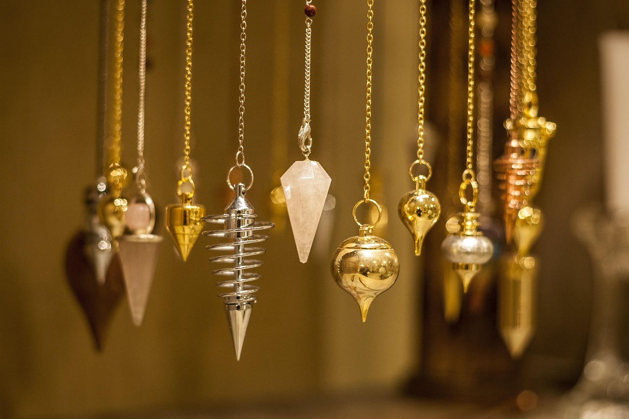 Imagen relacionada con Cómo Usar el Péndulo Hebreo Para Sanar Tus Emociones (Guía Paso a Paso para Principiantes)