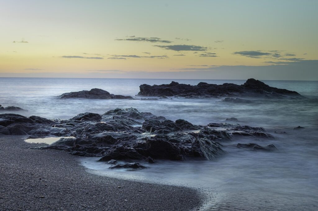 Imagen relacionada con 7 hábitos diarios que limpian tu energía y te protegen de malas vibras