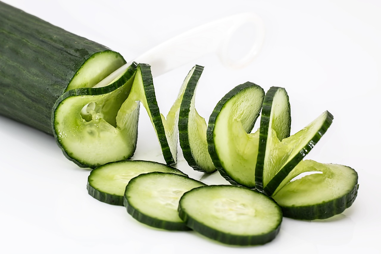 Imagen relacionada con El culto del ‘Cucumber Craze’: por qué algo tan simple como un pepino se volvió fenómeno viral de salud y nutrición