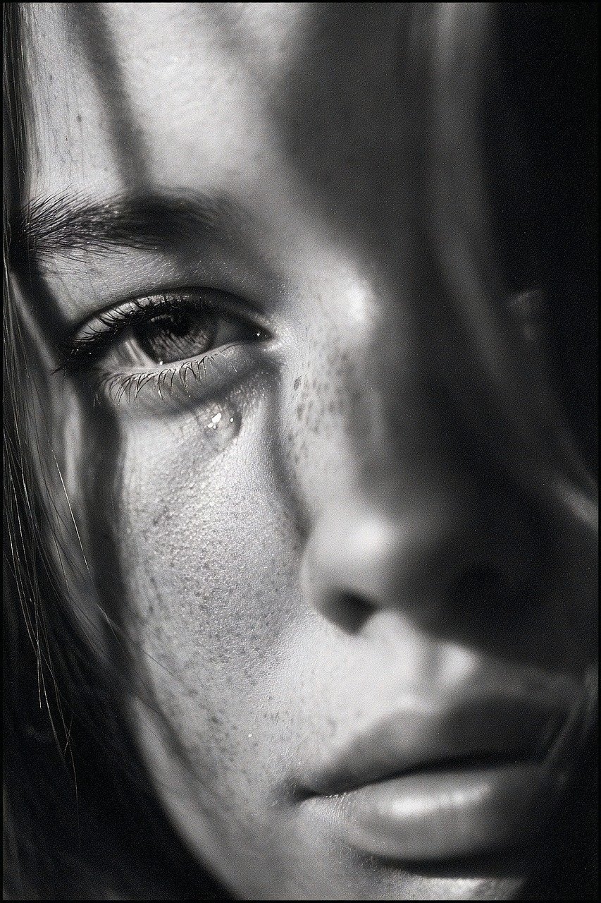 Imagen relacionada con Si hoy lloraste al escuchar una canción vieja… no fue nostalgia: fue tu ADN recordando un código sagrado