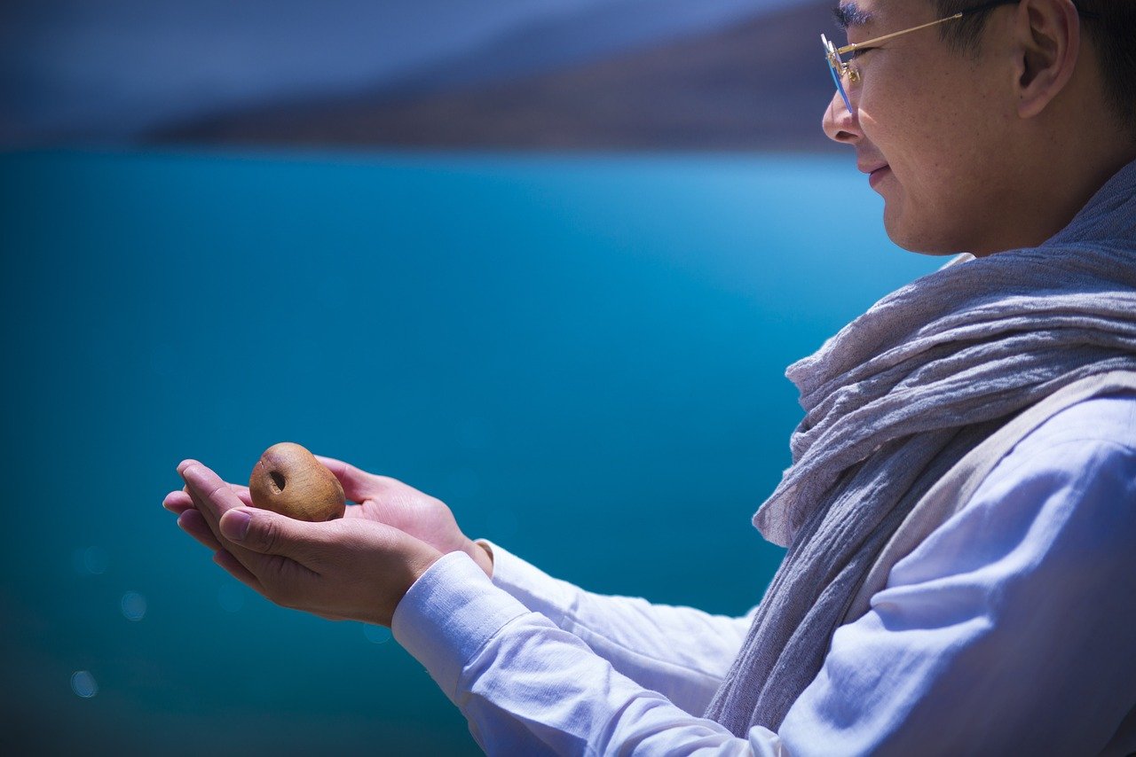 Imagen relacionada con Vipassana: la técnica milenaria que limpia tu mente y transforma tu vida (sin decir una palabra)