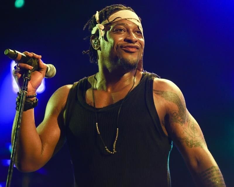 D'Angelo, cantante de R&B ganador del Grammy, muere a los 51 años