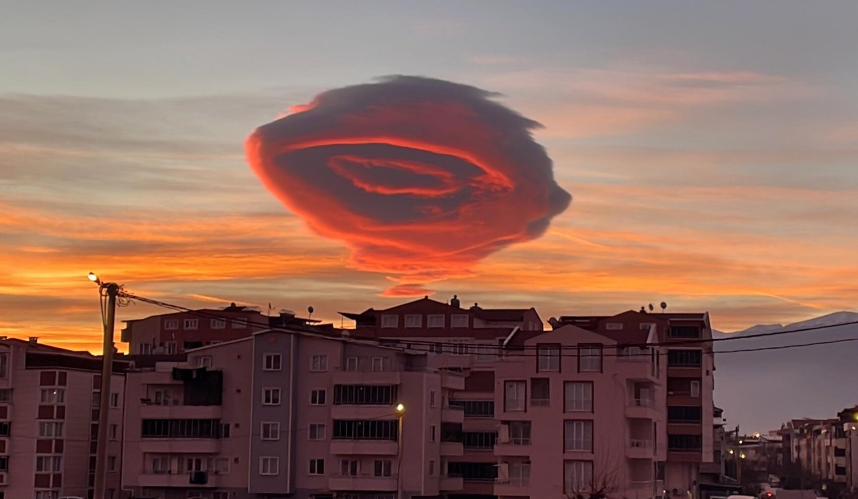 Una nube o un OVNI La figura que apareció en el cielo de Turquía